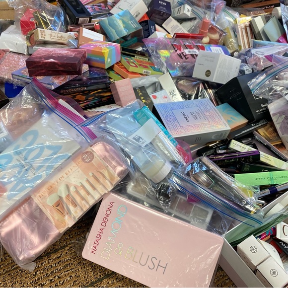 MYSTERY BOX ❤️CURATED❤️Beauty SKINCARE MAKEUP HAIRCARE BATH SPA $277-$299 MSRV - Picture 2 of 16